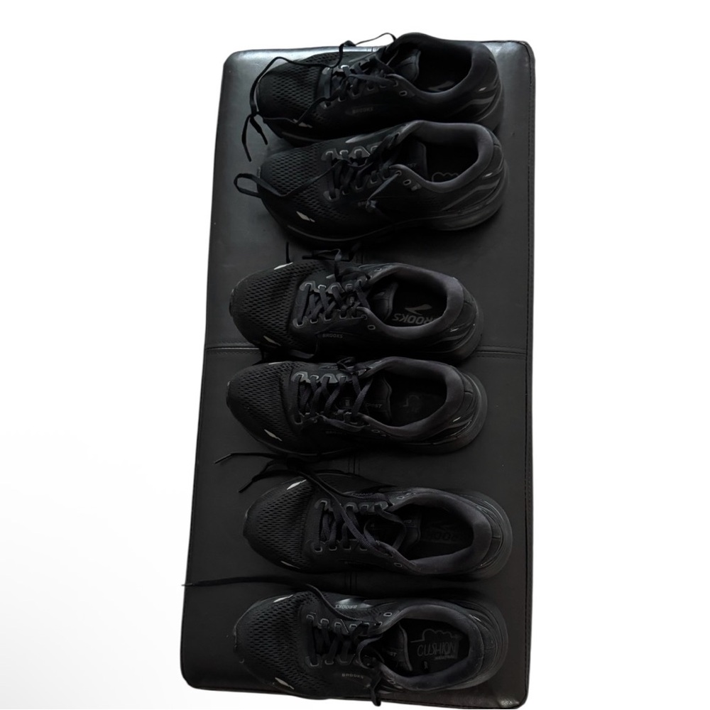 Brooks women’s Black Athletic Shoes